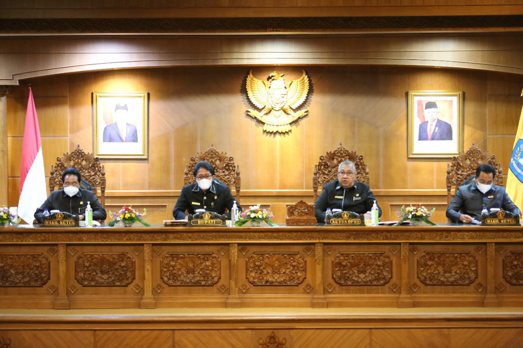 Sampaikan LKPJ Tahun 2021 Dalam Sidang Paripurna DPRD Badung